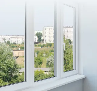 Необходимо ли согласовывать остекление балкона - фото