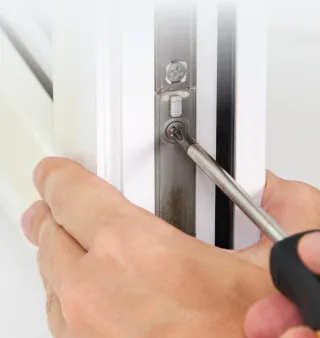 Регулировка пластикового окна своими руками - фото